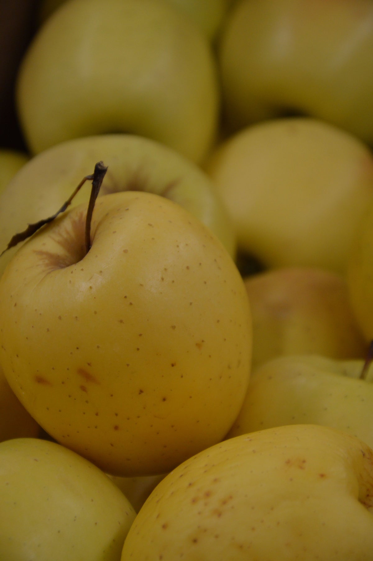 Goldan Apple — 500 gm | سنہری سیب